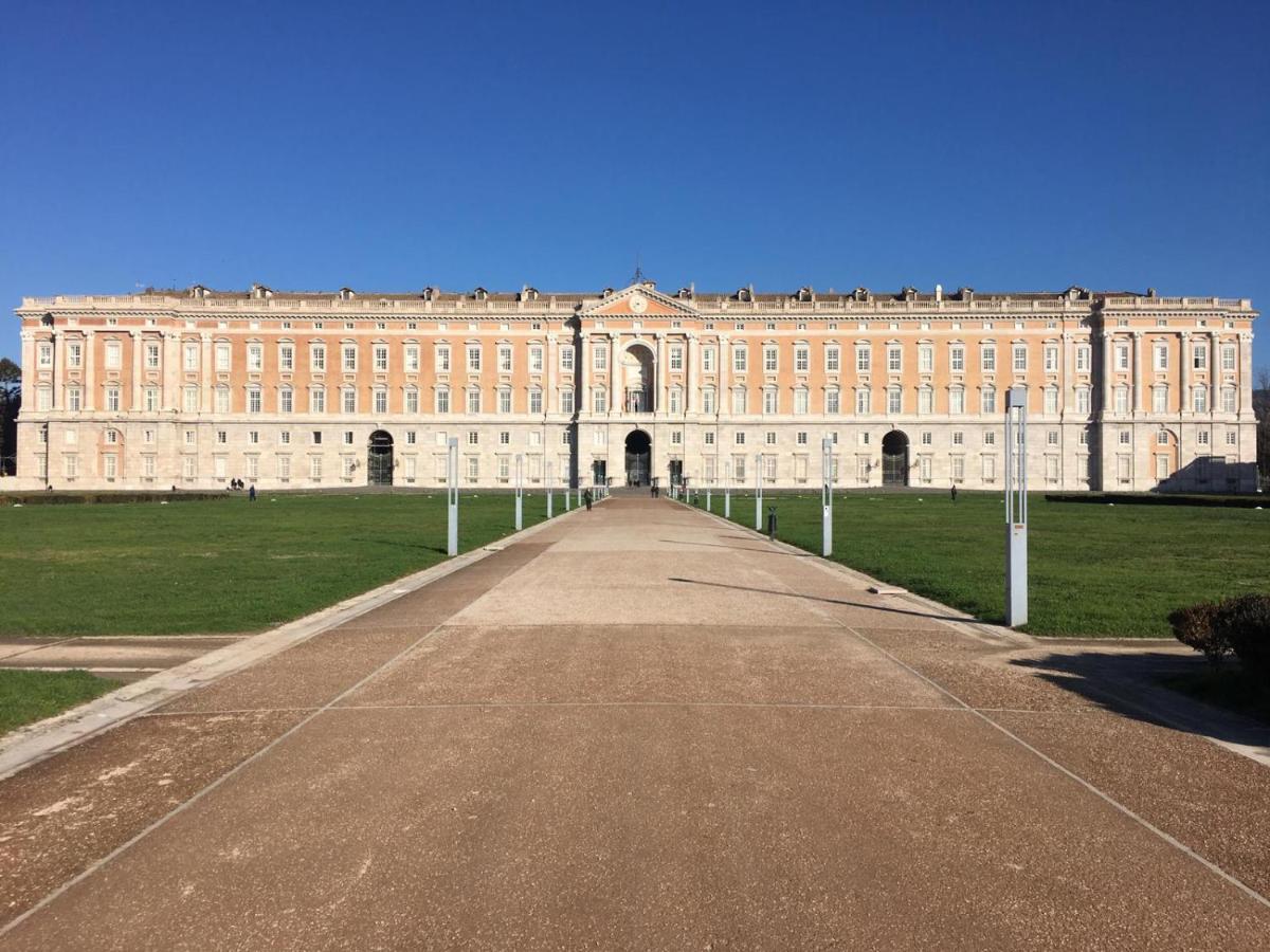 Residenza Caserta Sud - Appartamento Con Giardino Eksteriør billede